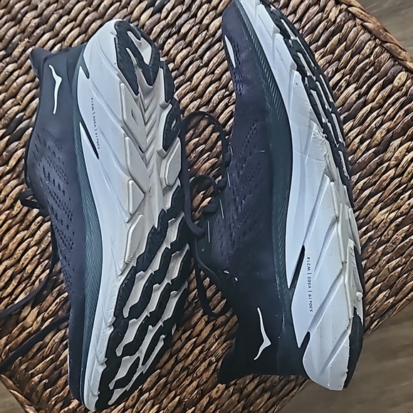 HOKA Clifton 8 Size 9.5B - Picture 5 of 5